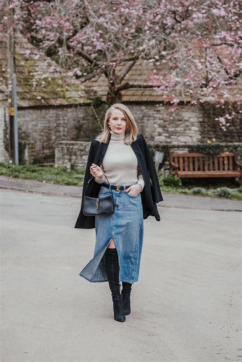 boot length denim skirt.